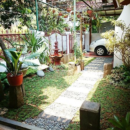 Hostel Bogor Buitenkant foto
